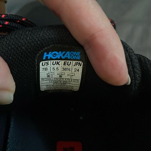 🌺HOKA black with red trim challenger ATR 6 GTX tennis shoes.  7 - Picture 7 of 9
